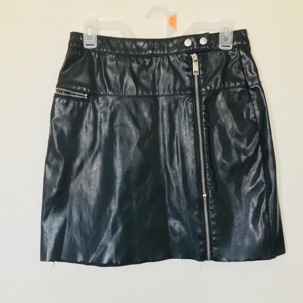 H&M Shiny Vinyl Zipper Skirt - Picture 2 of 10